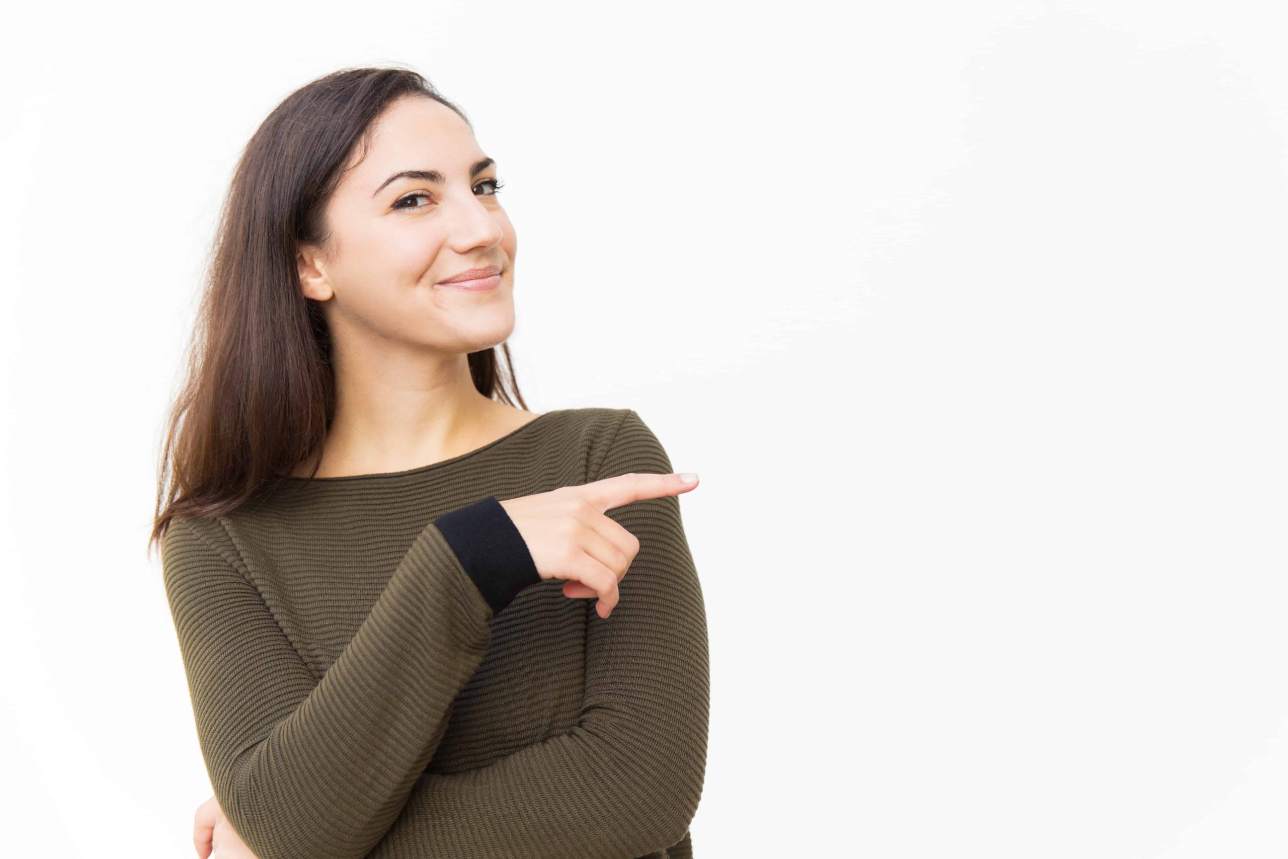 sonriendo-confianza-hermosa-mujer-senalando-dedo-indice-min